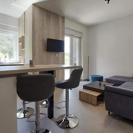 2 Bedroom Beautiful In Luka Plomin