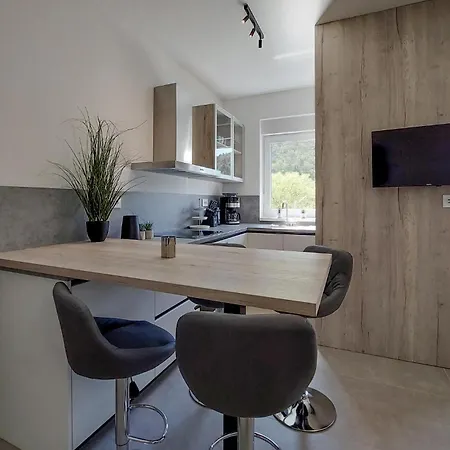 Apartament 2 Bedroom Beautiful In Luka Plomin