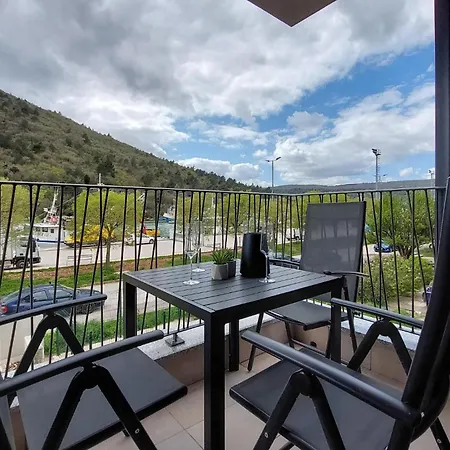 2 Bedroom Beautiful In Luka Apartament Plomin