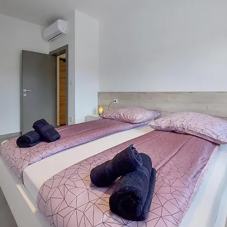 Apartament 2 Bedroom Beautiful In Luka